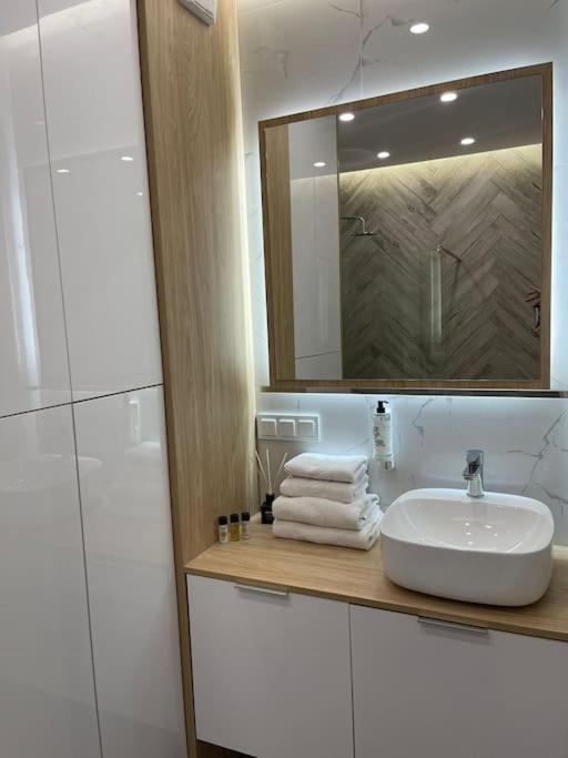 Forum Wola Fine Apartment Varsovie Extérieur photo